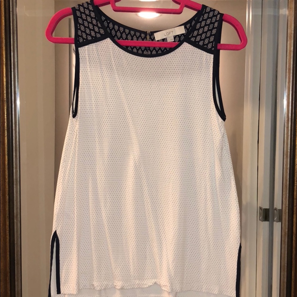 Loft shell. Black and white. Excellent condition